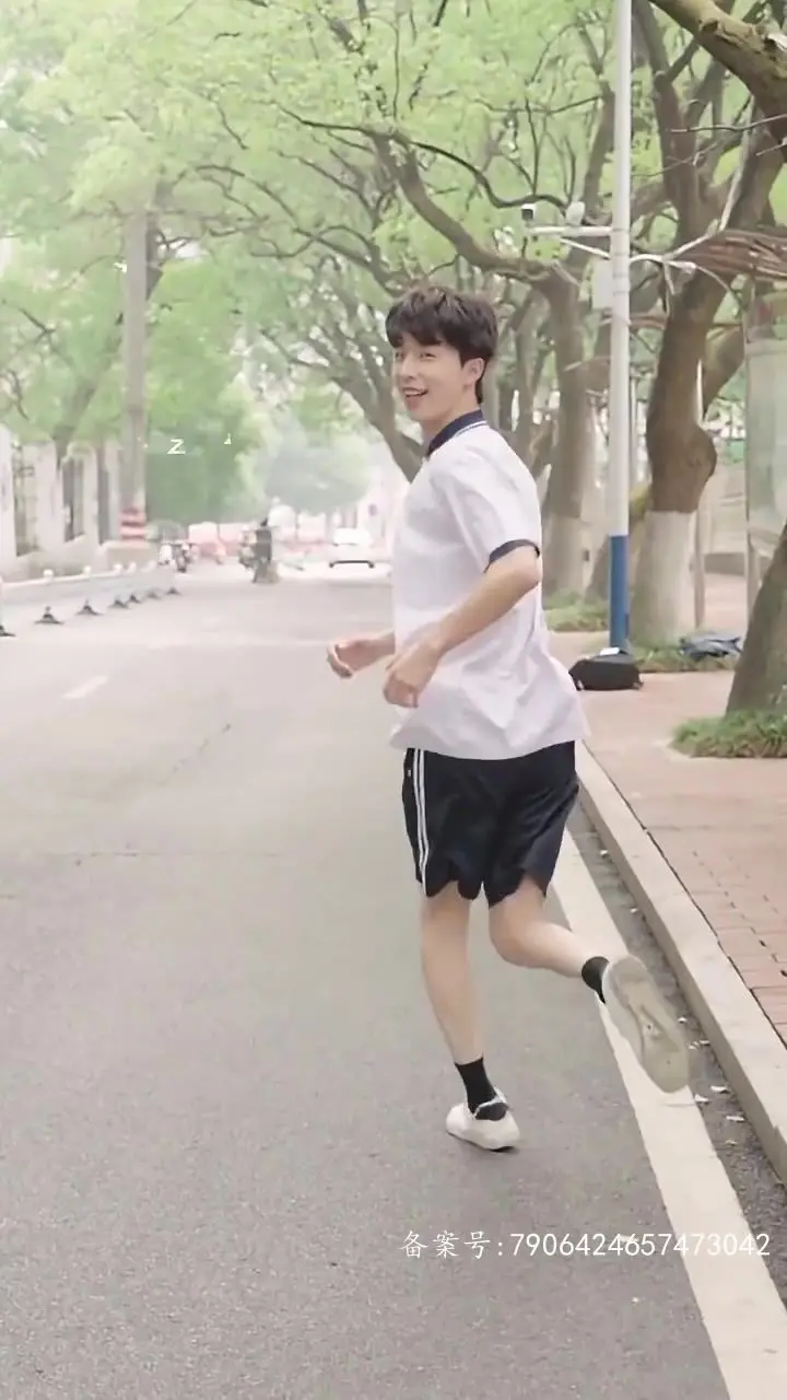 《新偷偷喜欢你》：暗恋成真？甜蜜爱情喜剧来袭，看我如何俘获你的心！